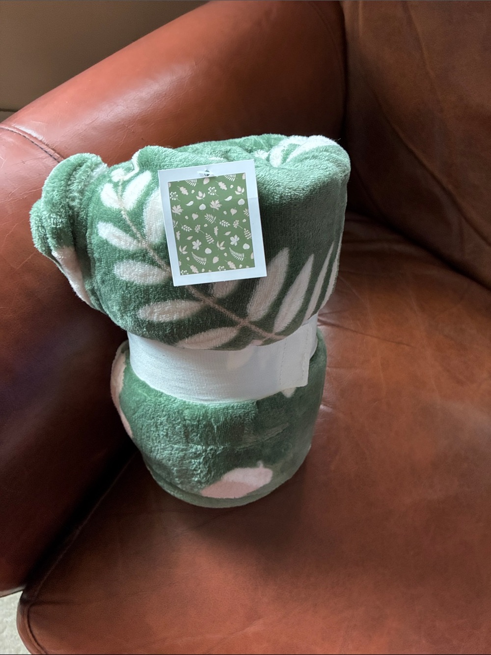 Green Leaf Pattern Plush Throw Blanket - Home Bath